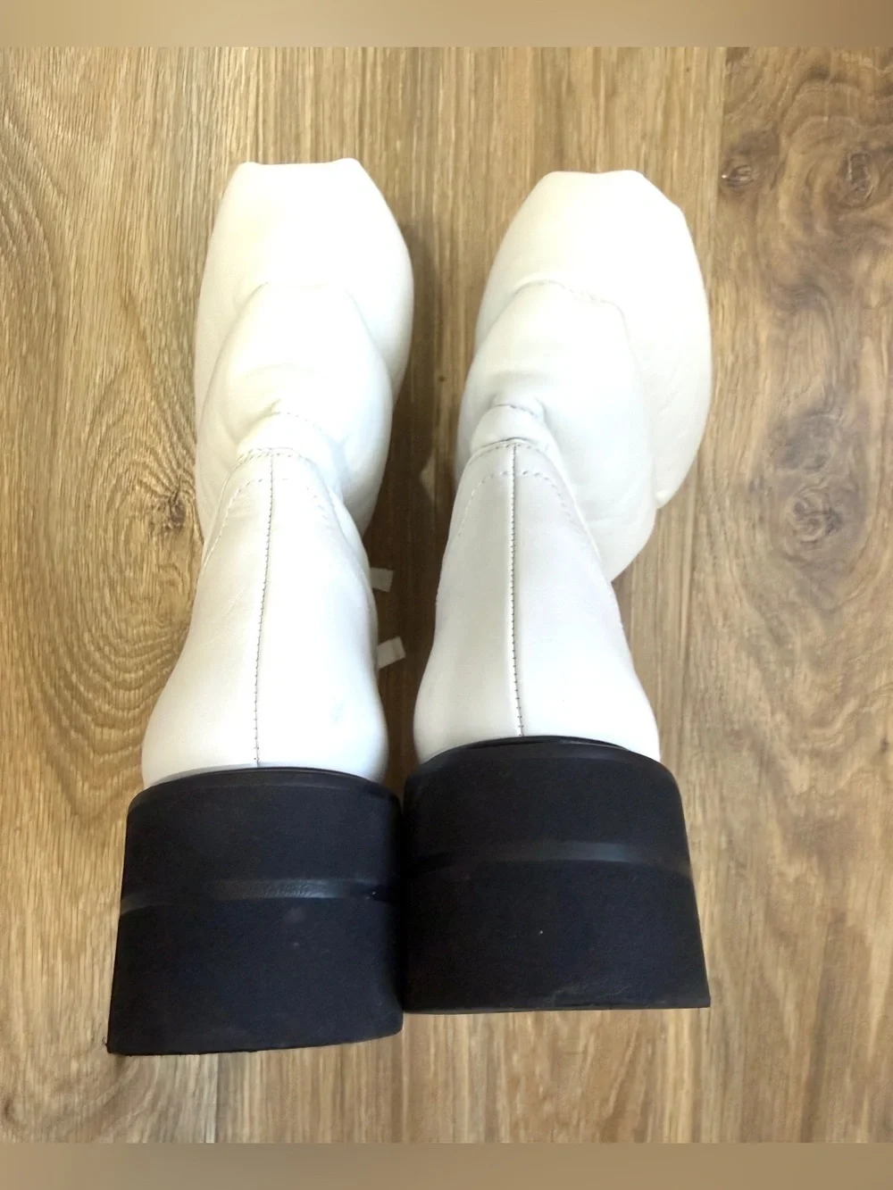 Stuart Weitzman Tyler Ultralift Lug Sole Puffer Boots White Black 6.5B